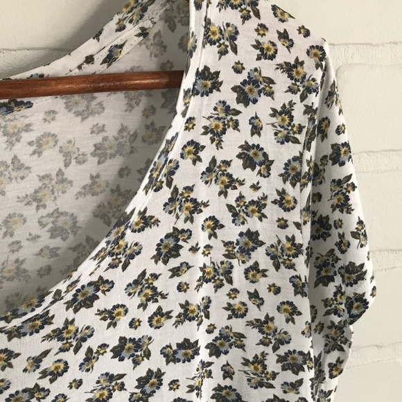 Women’s Cute Baby Tee Shirt Floral White Butter Yellow Blue Plus Size 2X - Picture 2 of 2